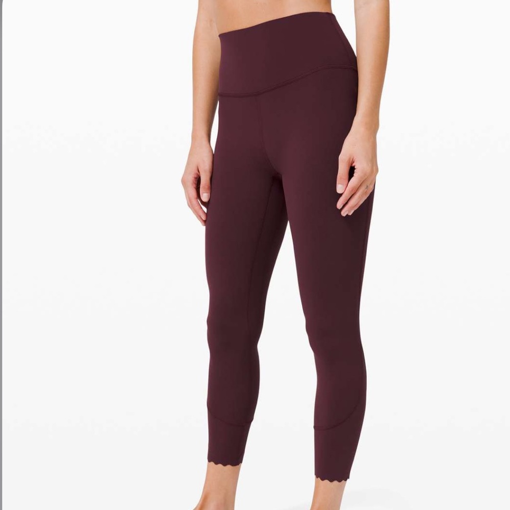 Lulu lemon scalloped aligns